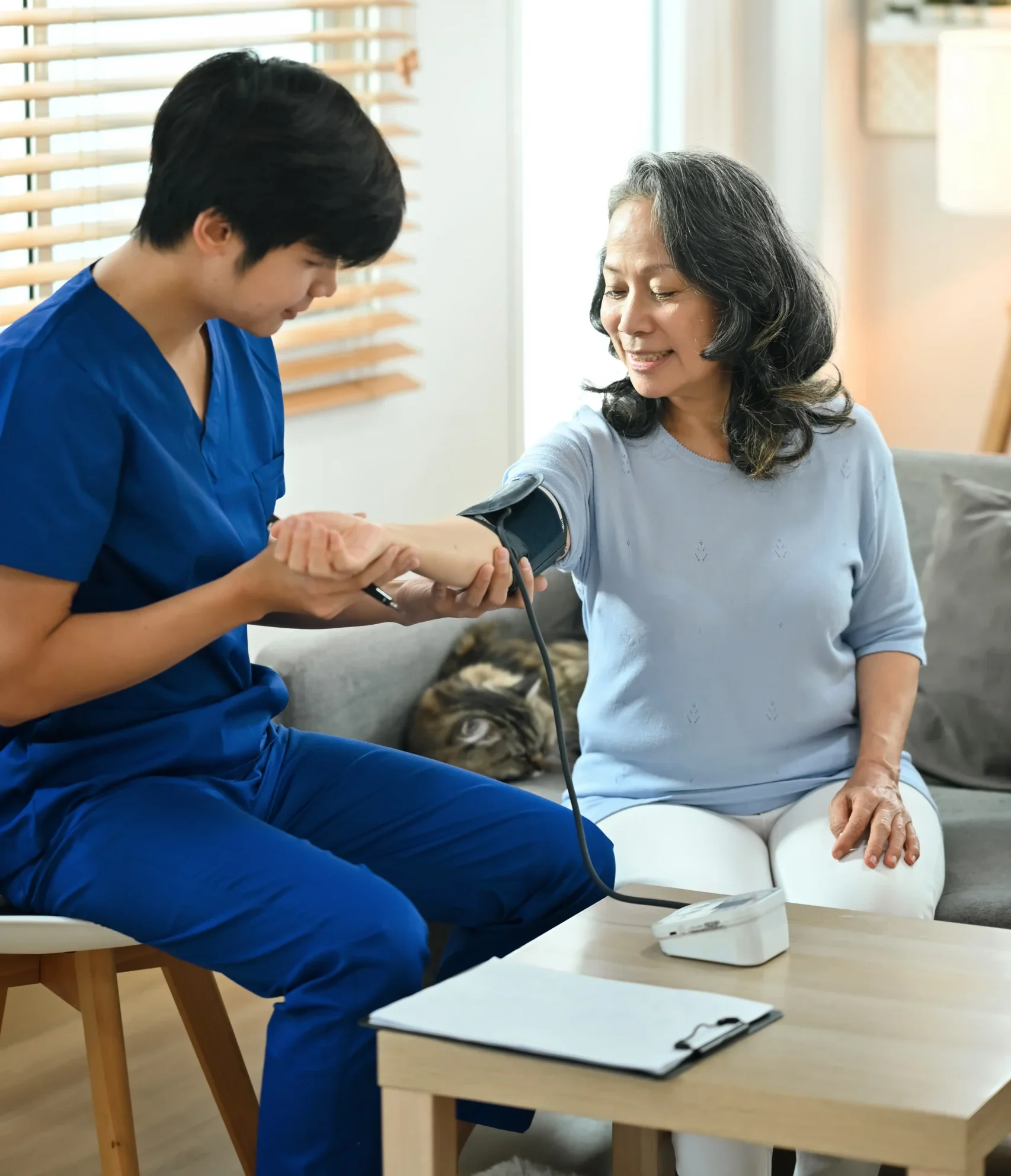 Home nurse caring a patient from one of the best home health care in Sharjah
