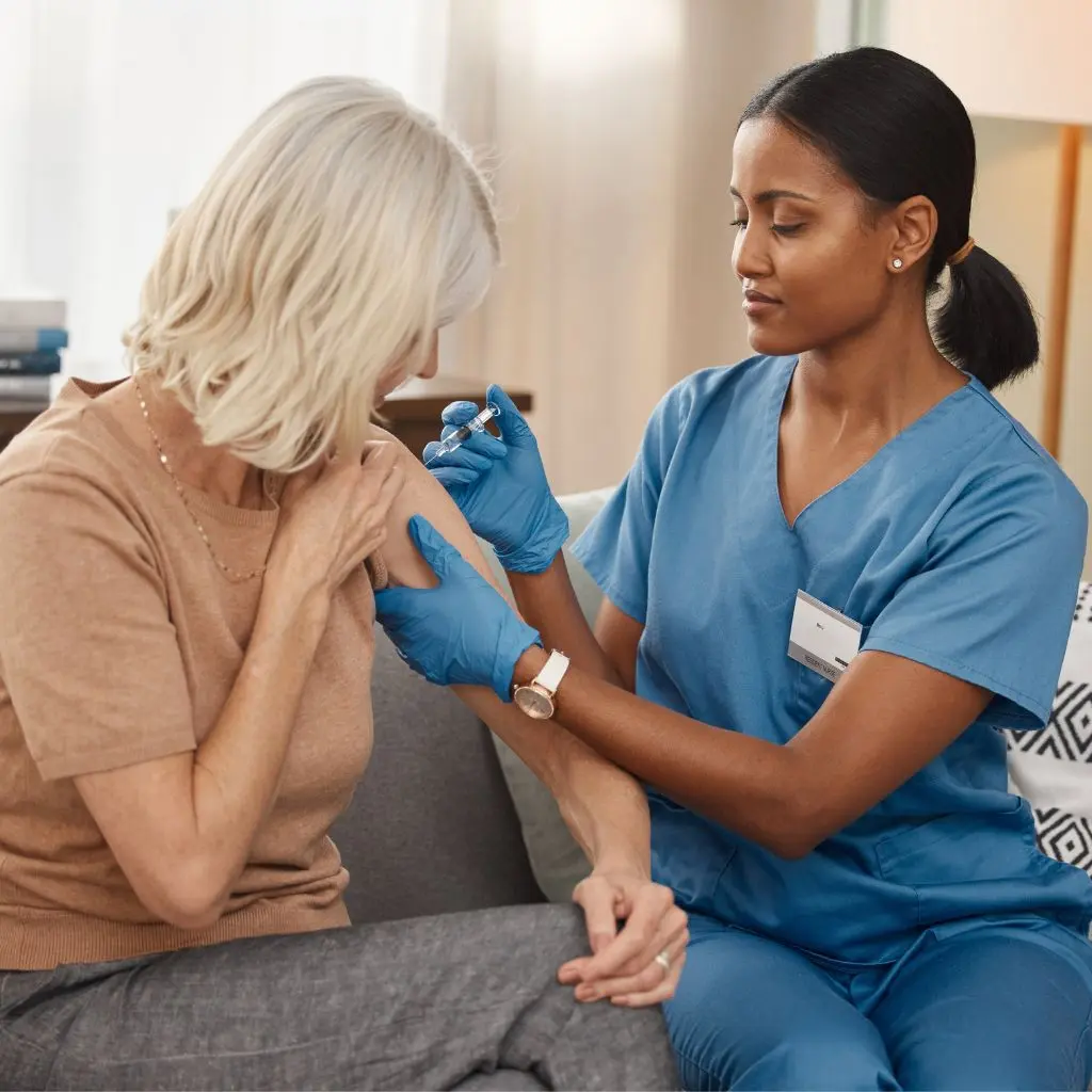 A DHA-licensed nurse is providing injection at home service i